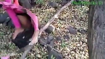 印度情人在丛林里被操