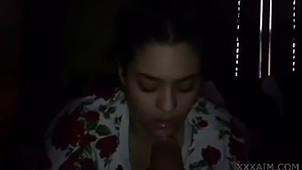 Interraciale Babe Geeft Een Hete Pijpbeurt Aan Een Turkse Knapperd