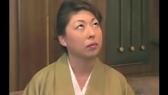 Eif姐姐被打屁股并被狠狠地操