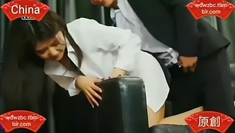 亚洲美女探索手指和足交快感