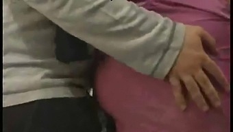 Ein Amateurpaar Hat Analsex In Einem Öffentlichen Bus.