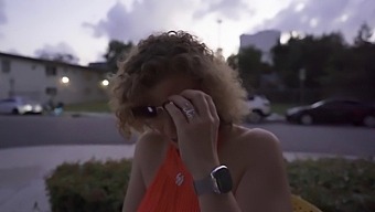Лапающие Сиськи Сары Джей Съедаются
