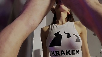 Deepthroat Fantasie Met Een Grote Natuurlijke Tieten Brunette