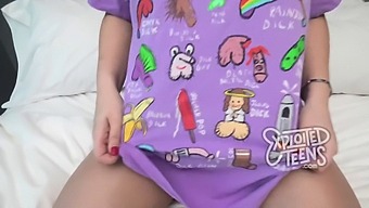 Amateur Blonde Tiener Met Rondingen Geeft Een Gepassioneerde Orale Prestatie In Pov-Stijl