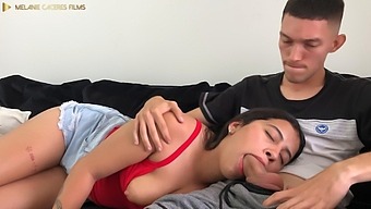 Ruwe Seks Van Stiefzus Met Een Grote Latina Eindigt In Een Enorme Cumshot