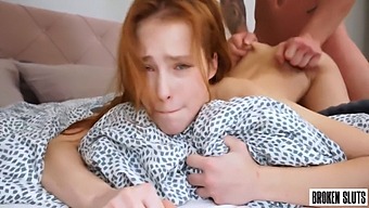 필사적이고 부상당한 Nicole Murkovski는 파트너에게 처벌을 피하도록 요청합니다.